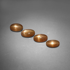 カラットの天然ゴールデンブラウンスターサンストーン（9.1×5.7 mm・透明）