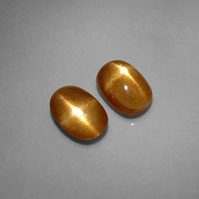 カラットの天然ゴールデンブラウンスターサンストーン（8.5×6 mm・オーバルカット）