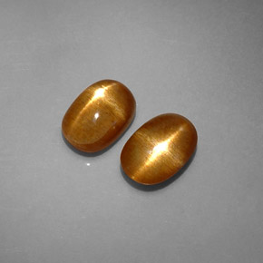 カラットの天然ゴールデンブラウンスターサンストーン（8.5×6 mm・オーバルカット）