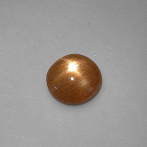 0.84カラットの天然ゴールデンブラウンスターサンストーン（7.2×6.9 mm・透明）