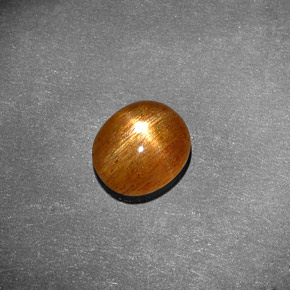 1.13カラットの天然ゴールデンブラウンスターサンストーン（8.2×7.1 mm・オーバルカット）