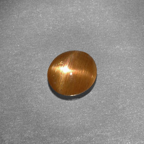 0.79カラットの天然ゴールデンブラウンスターサンストーン（6.9×6.4 mm・オーバルカット）