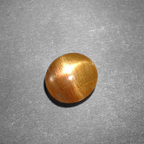 0.99カラットの天然ゴールデンブラウンスターサンストーン（7.3×6.7 mm・オーバルカット）