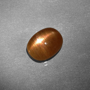 1.22カラットの天然ゴールデンブラウンスターサンストーン（8.1×6.3 mm・オーバルカット）