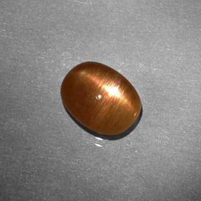 1.22カラットの天然ゴールデンブラウンスターサンストーン（8.1×6.3 mm・オーバルカット）