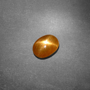 0.70カラットの天然ゴールデンブラウンスターサンストーン（7.4×5.4 mm・オーバルカット）