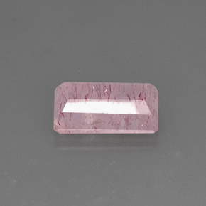10.55カラットの天然レッドピンクストロベリークォーツ（17×11.6 mm・透明）