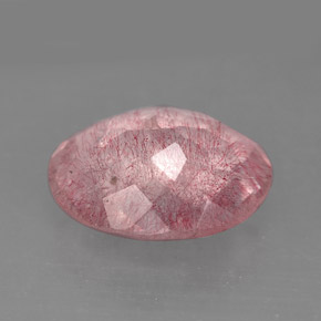 5.72カラットの天然レッドピンクストロベリークォーツ（13.6×11 mm・透明）