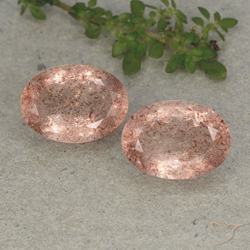 Shop natural 11.48ct アーシーピンク ストロベリークォーツ gems, 楕円形, from ロシア at GemSelect. In stock, global shipping!