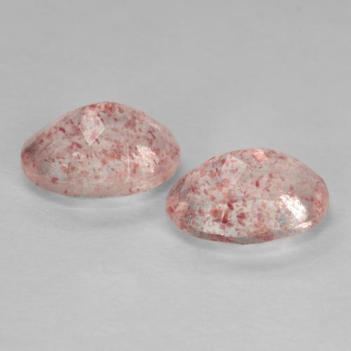 2.47カラットの天然ライトピンクストロベリークォーツ（8×6.1 mm・オーバルカット）