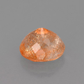 1.86カラットの天然オレンジサンストーン（8.2×7 mm・透明）