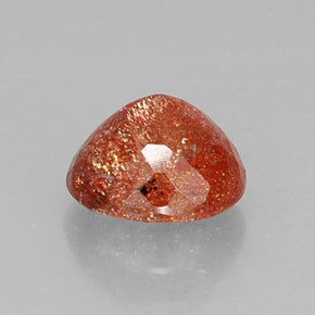 2.74カラットの天然オレンジサンストーン（9.4×8.1 mm・透明）