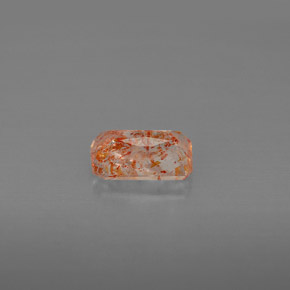 0.64カラットの天然オレンジサンストーン（6.8×4.3 mm・透明）