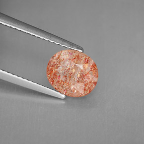 1.53カラットの天然オレンジサンストーン（8.3×7.2 mm・透明）
