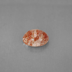 1.53カラットの天然オレンジサンストーン（8.3×7.2 mm・透明）