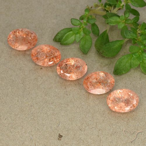 Shop natural 3.72ct ミディアム薄いオレンジ サンストーン gems, 楕円形, from ロシア at GemSelect. In stock, global shipping!