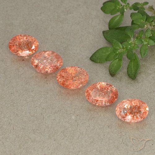 Shop natural 4.00ct ミディアムオレンジ サンストーン gems, 楕円形, from ロシア at GemSelect. In stock, global shipping!