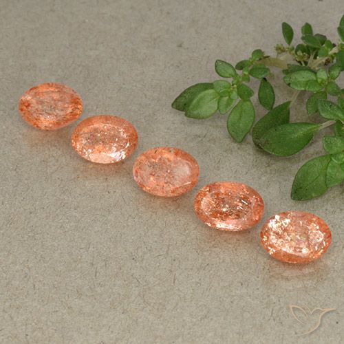 Shop natural 4.31ct ミディアムオレンジ サンストーン gems, 楕円形, from ロシア at GemSelect. In stock, global shipping!