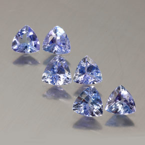 カラットの天然バイオレットブルータンザナイト（4.5×4.5 mm・トリリアント）