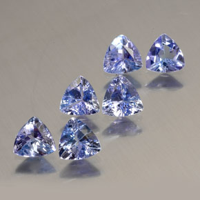カラットの天然バイオレットブルータンザナイト（4.5×4.5 mm・トリリアント）