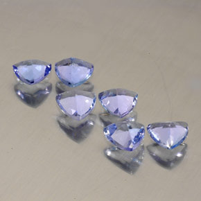 カラットの天然バイオレットブルータンザナイト（4.5×4.5 mm・トリリアント）