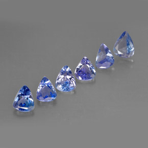 カラットの天然バイオレットブルータンザナイト（5.2×4.1 mm・洋梨の形）