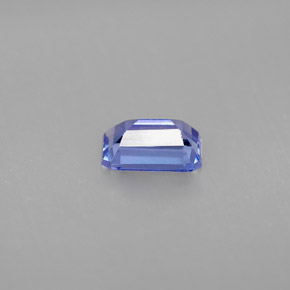 0.86カラットの天然バイオレットブルータンザナイト（6.8×4.7 mm・エメラルドカット）