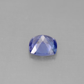 0.92カラットの天然バイオレットブルータンザナイト（6×6 mm・クッションカット）