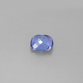 0.96カラットの天然バイオレットブルータンザナイト（6×6 mm・クッションカット）