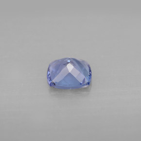 0.95カラットの天然バイオレットブルータンザナイト（6×6 mm・クッションカット）
