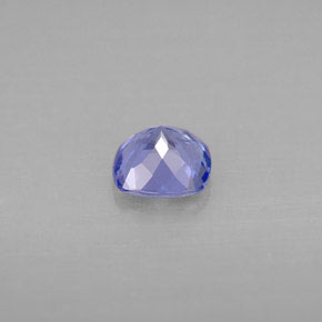 0.84カラットの天然バイオレットブルータンザナイト（5.9×5.8 mm・クッションカット）
