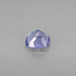 0.96カラットの天然バイオレットブルータンザナイト（6×6 mm・クッションカット）