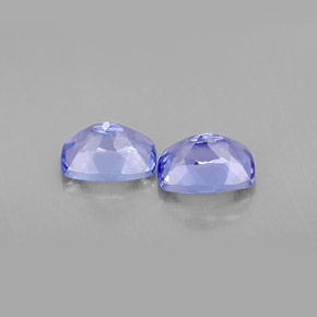 カラットの天然青みがかったバイオレットタンザナイト（7.1×5.1 mm・クッションカット）