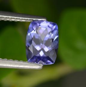 1.13カラットの天然青みがかったバイオレットタンザナイト（7.1×5.2 mm・クッションカット）