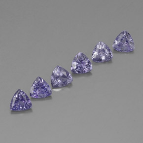 カラットの天然バイオレットブルータンザナイト（4.6×4.5 mm・トリリアント）