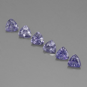 カラットの天然バイオレットブルータンザナイト（4.6×4.5 mm・トリリアント）