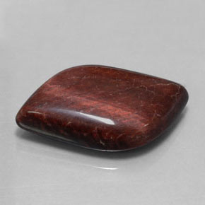 28.57カラットの天然マルチカラーTiger's Eye Matrix（25.7×17.1 mm・ファンシーシェイプ）