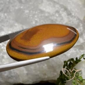 92.65カラットの天然ウォームブラウンTiger's Eye（40.8×29.4 mm・オーバルカット）