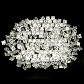 カラットの天然ホワイトトパーズ（3×3 mm・四角）