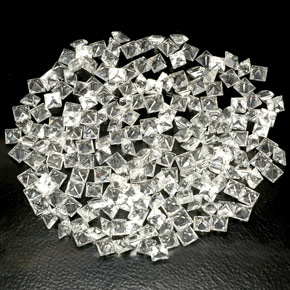 カラットの天然ホワイトトパーズ（3×3 mm・四角）