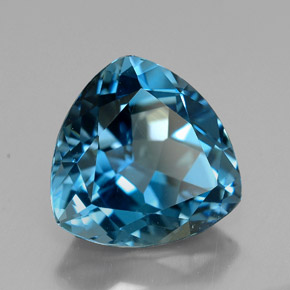 6.98カラットの天然ロンドンブルートパーズ（12×11.8 mm・トリリアント）