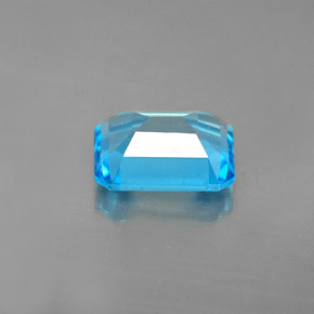 1.91カラットの天然スイスブルートパーズ（8.1×6 mm・エメラルドカット）