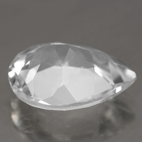 8.70カラットの天然ホワイトトパーズ（15.6×11.8 mm・洋梨の形）