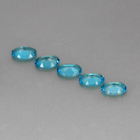 カラットの天然スイスブルートパーズ（6×4 mm・オーバルカット）