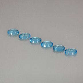 カラットの天然スイスブルートパーズ（7×5 mm・オーバルカット）