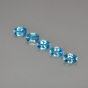 カラットの天然スイスブルートパーズ（7×5 mm・オーバルカット）