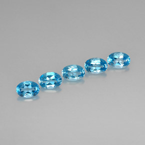 カラットの天然スイスブルートパーズ（7.1×5 mm・オーバルカット）