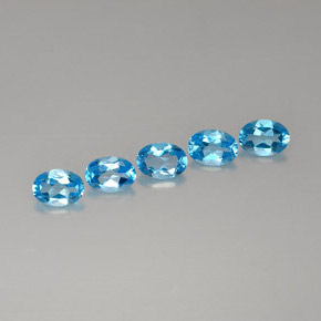 カラットの天然スイスブルートパーズ（7×5.1 mm・オーバルカット）