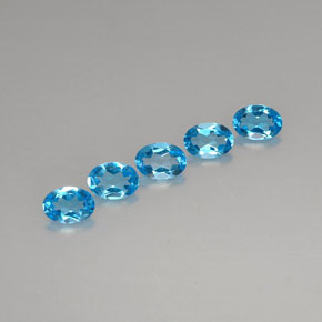 カラットの天然スイスブルートパーズ（7×5 mm・オーバルカット）