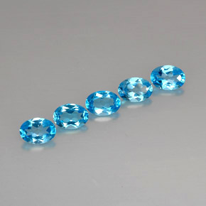 カラットの天然スイスブルートパーズ（7×5 mm・オーバルカット）